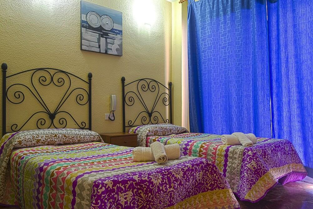 גרנדה Hostal Nevot מראה חיצוני תמונה