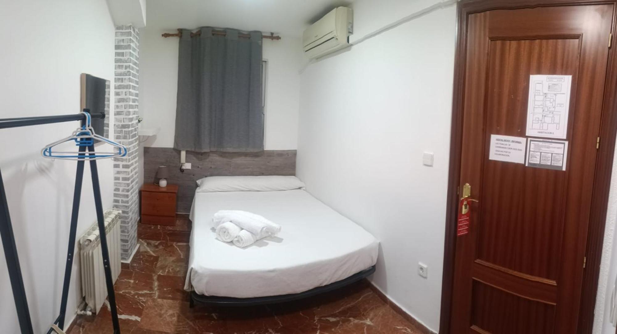 גרנדה Hostal Nevot מראה חיצוני תמונה
