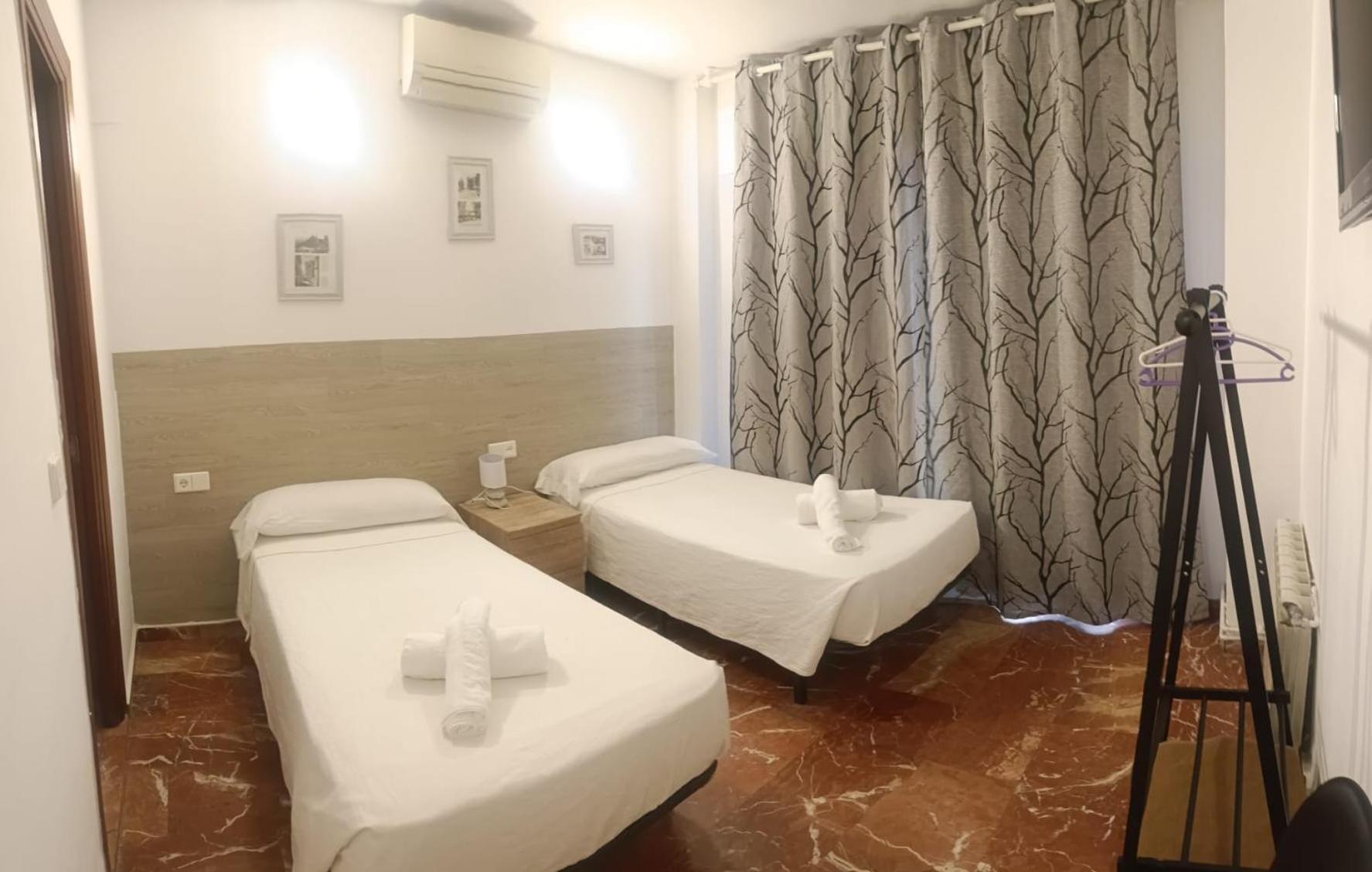 גרנדה Hostal Nevot מראה חיצוני תמונה