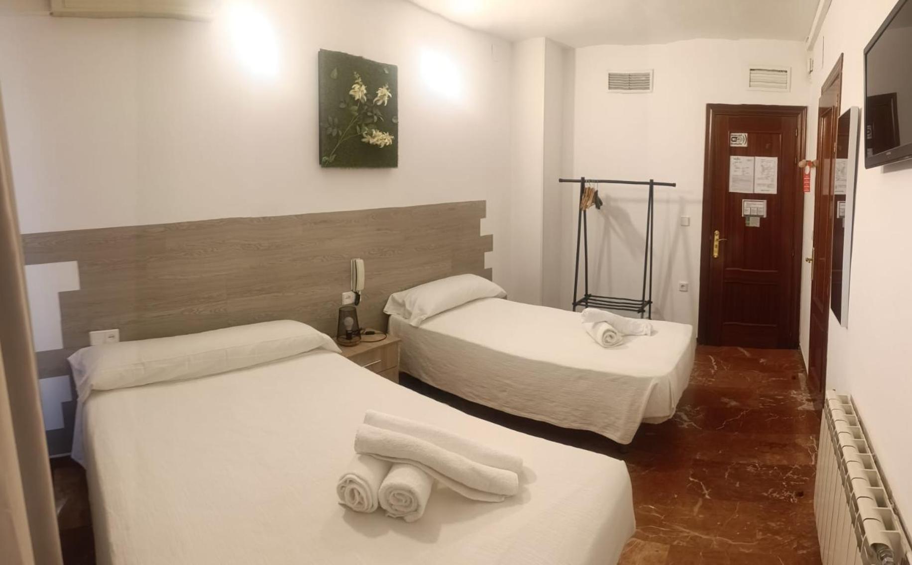 גרנדה Hostal Nevot מראה חיצוני תמונה